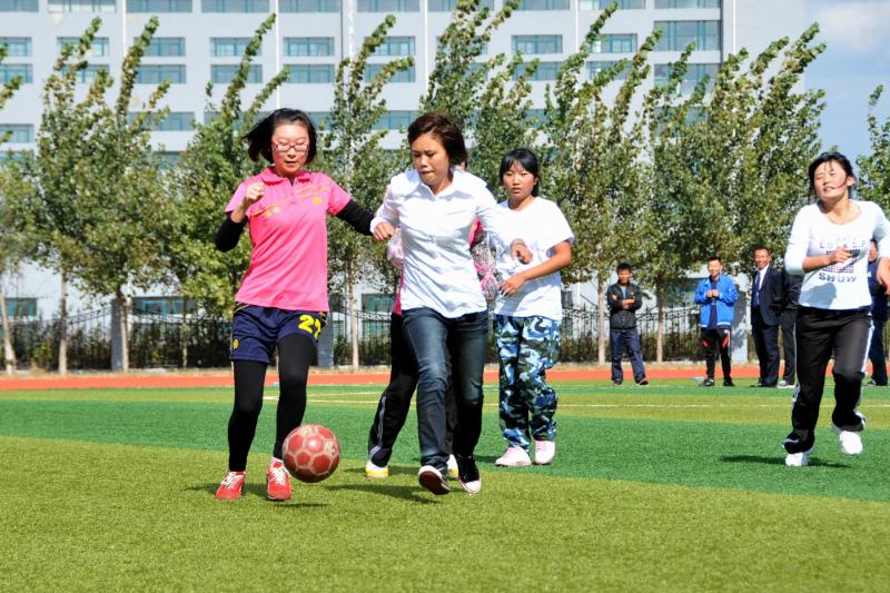 学院举办师生男女子足球球友谊赛