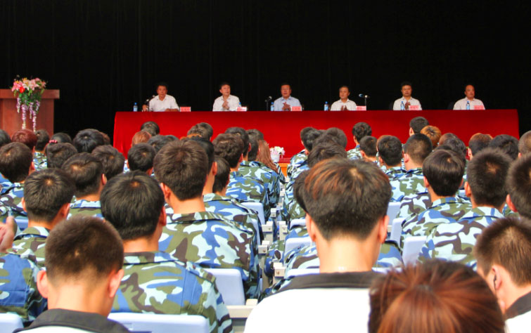 铁岭技师学院隆重举行2013年开学典礼