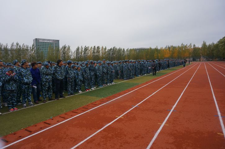 铁岭技师学院举行2013级新生军训开营式