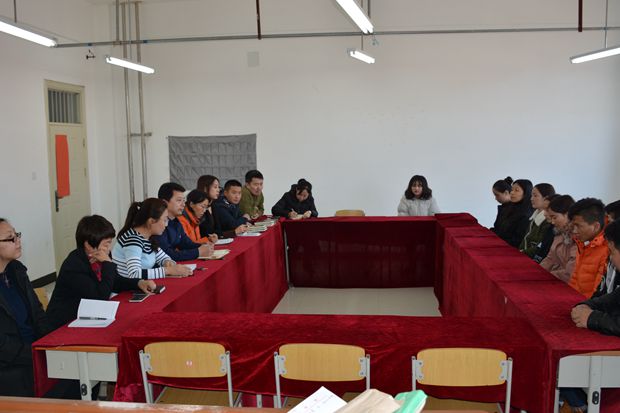 财经管理系党支部组织藏区学生座谈会